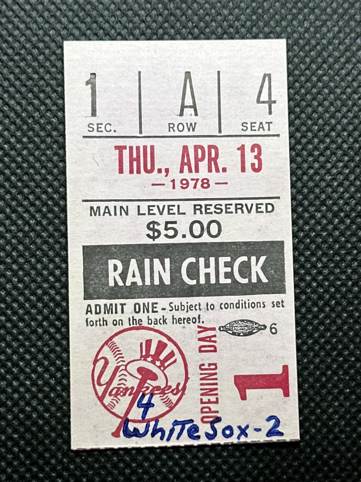 4/13/78 CWS at NYY Reggie Jackson Home Run and the crowd throws Reggie Bars! 2