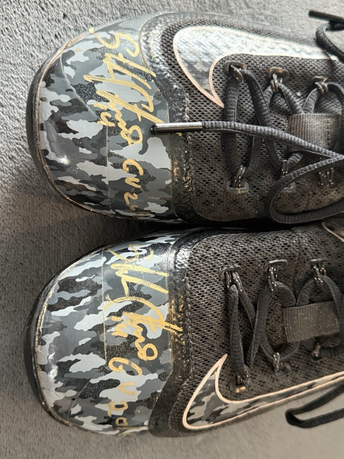 Starlin Castro Game Used Cleats Signed 2016 New York Yankees - image 2